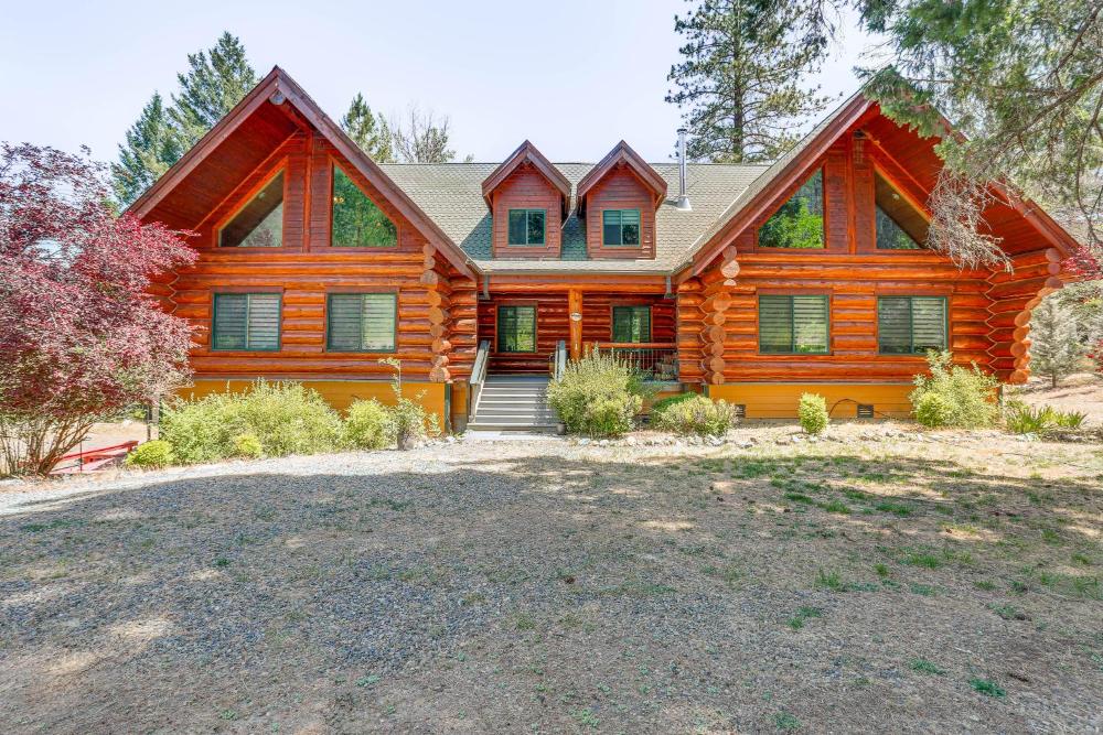 Deck, Grill and River Access California Escape!
